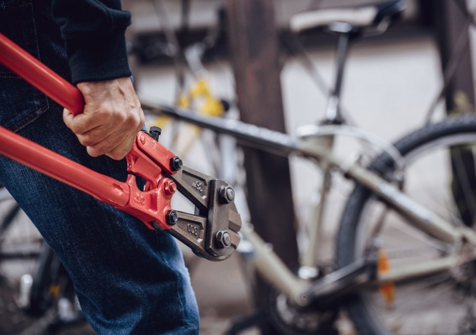 how to use bolt cutters safely